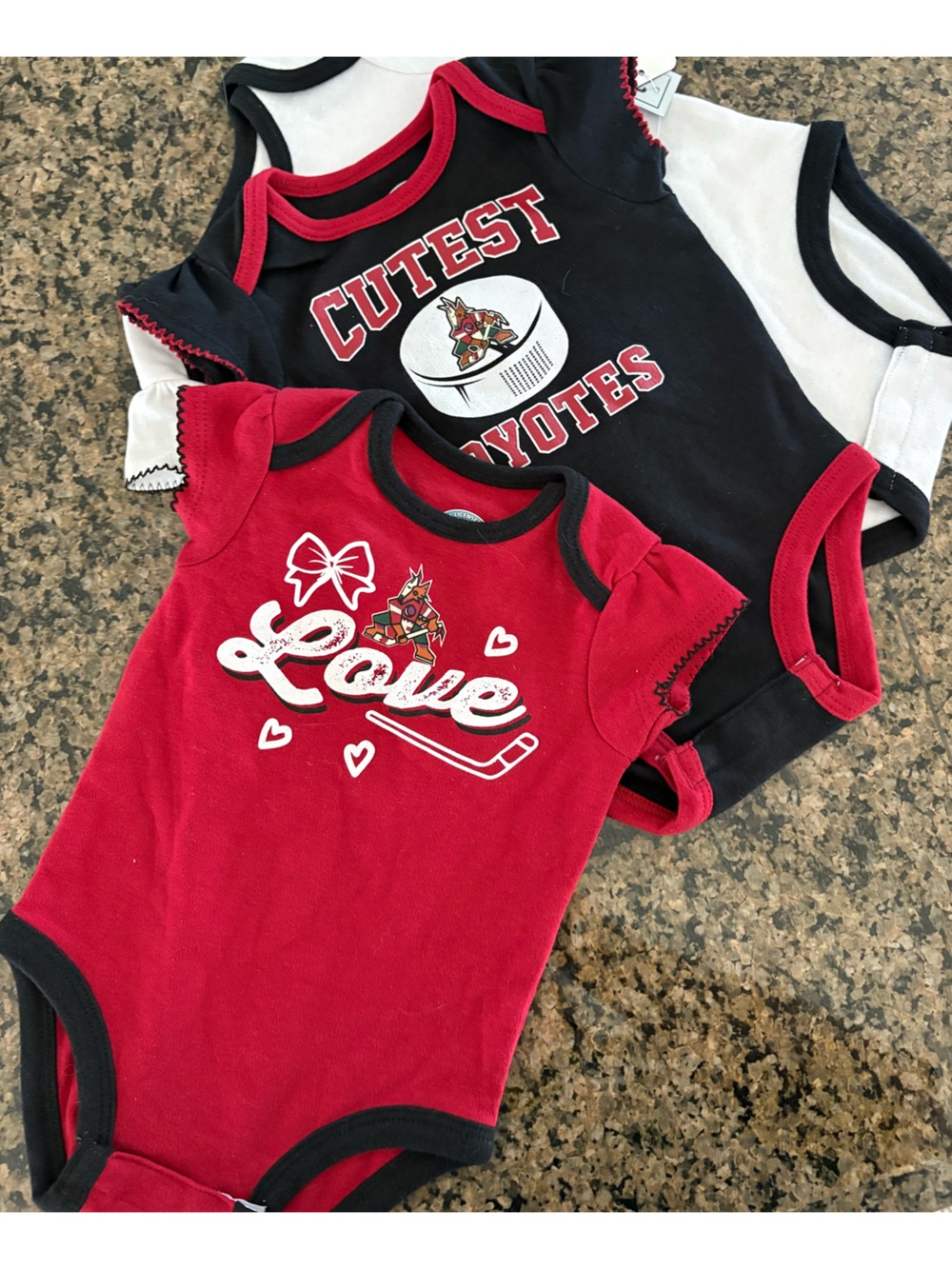 NHL Arizona Coyotes 3pc Baby Bodysuit Set Girls 3-6 mCotton Sleeveless Snap
